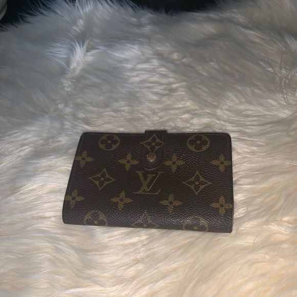 Louis Vuitton Wallet - Picture 1 of 8